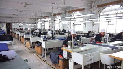 服裝行業裁剪的“黑科技”-激光投影布料振動刀裁剪機